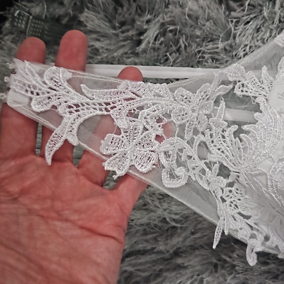 New Gorgeous Wedding Gown - Picture 6 of 17